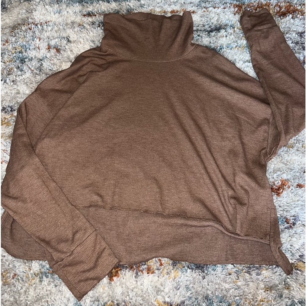 Crop top turtle neck - size small